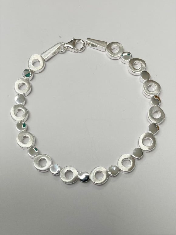 Silver Satin/Polish Alt. Open & Closed Circle Bracelet