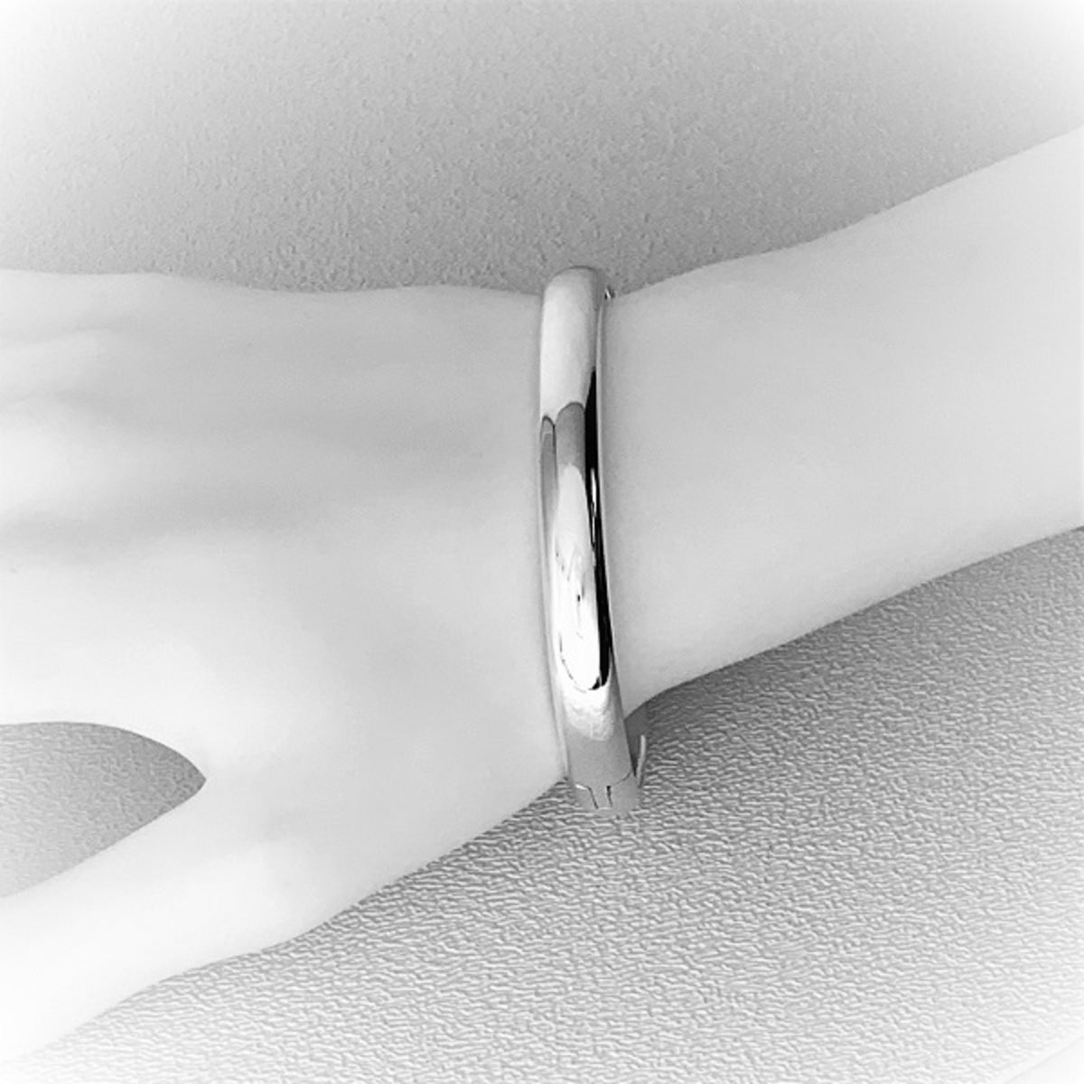 Silver Hinged Oval 6mm D Bangle
